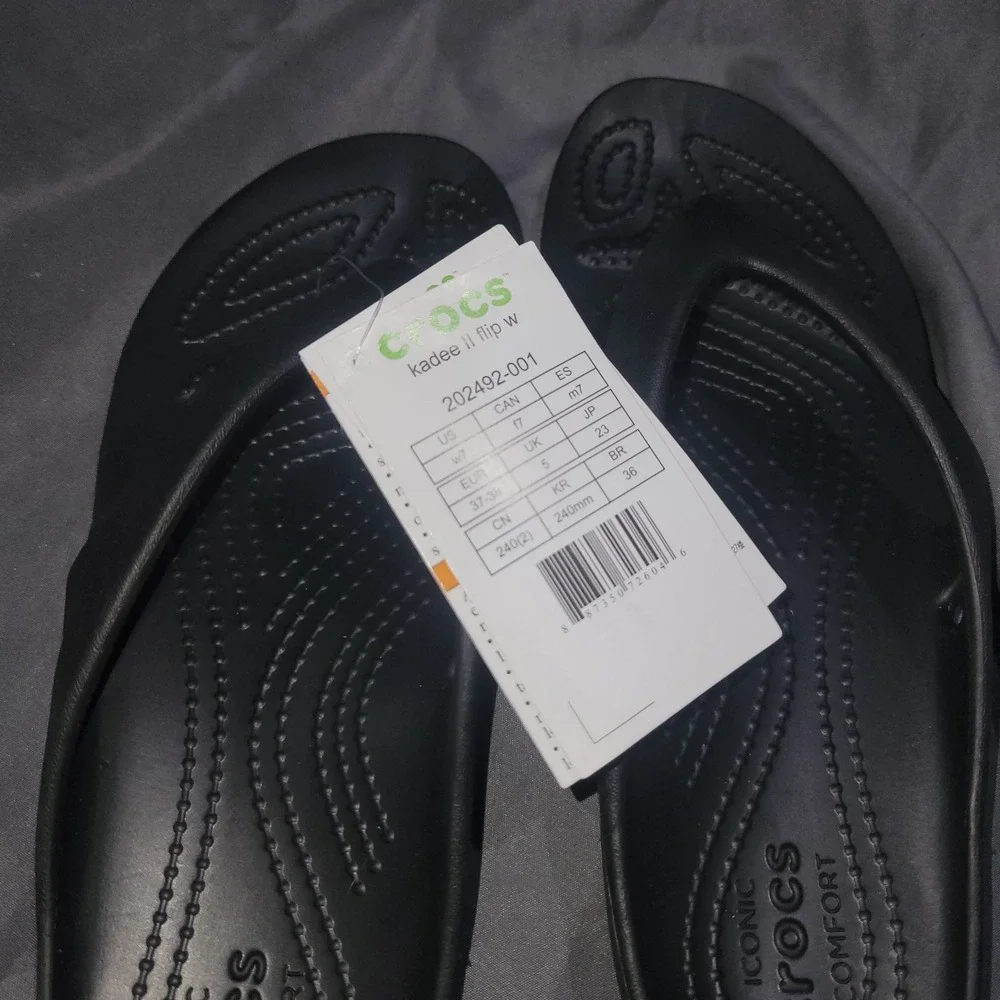 Crocs Iconic Comfort Kadee II Black Flip Flop Sandals Womens Size 7 NWT